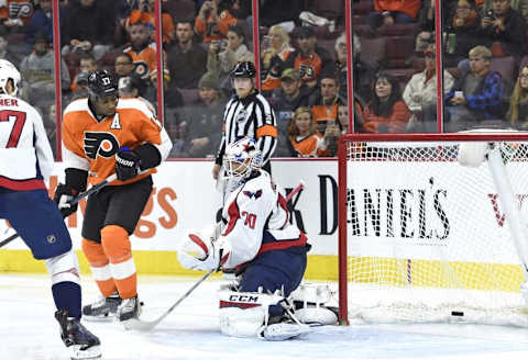 Nov 12, 2015; Philadelphia, PA, USA; Philadelphia Flyers right wing Wayne Simmonds (17) watches as puck gets past Washington Capitals goalie Braden Holtby (70) during the first period at Wells Fargo Center. Goal was scored by Philadelphia Flyers center Claude Giroux (28) (not pictured). Mandatory Credit: Eric Hartline-USA TODAY Sports