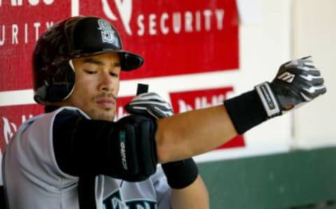 Ichiro Suzuki of the Seattle Mariners puts on a pad before batting against the Oakland Athletics at Network Associates Coliseum on April 11, 2004 (Photo by Justin Sullivan/Getty Images)