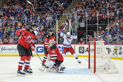 New York Rangers Chris Kreider (20) scores a goal: Vincent Carchietta-USA TODAY Sports