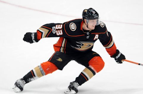 ANAHEIM, CA – November 09: Anaheim Ducks right wing Jakob Silfverberg (33) in action during the third period of a game against the Vancouver Canucks, on November 9, 2017, played at the Honda Center in Anaheim, CA. (Photo by John Cordes/Icon Sportswire via Getty Images)