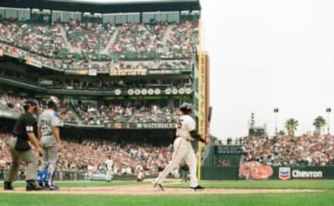 SAN FRANCISCO, CA – OCTOBER 7: Barry Bonds of the San Francisco Giants bats against the Los Angeles Dodgers at AT&T Park on October 7, 2001 in San Francisco, California. (Photo by Sporting News via Getty Images)