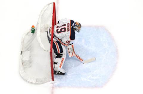 VANCOUVER, BC – DECEMBER 23: Edmonton Oilers Goalie Mikko Koskinen (19) in net against the Vancouver Canucks during their NHL game at Rogers Arena on December 23, 2019 in Vancouver, British Columbia, Canada. (Photo by Devin Manky/Icon Sportswire via Getty Images)