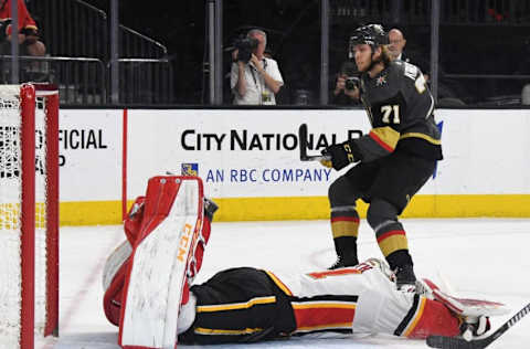 LAS VEGAS, NV – MARCH 18: William Karlsson #71 of the Vegas Golden Knights scores the first of his three goals in the second period against Mike Smith #41 of the Calgary Flames during their game at T-Mobile Arena on March 18, 2018, in Las Vegas, Nevada. (Photo by Ethan Miller/Getty Images)