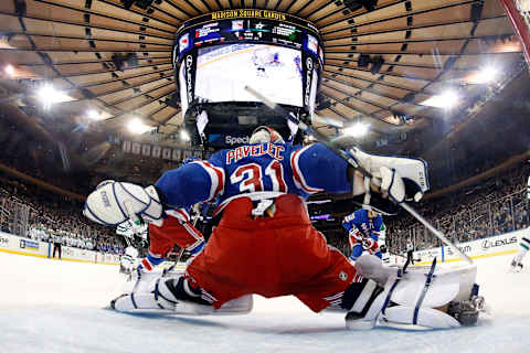 NEW YORK, NY – DECEMBER 11: Ondrej Pavelec