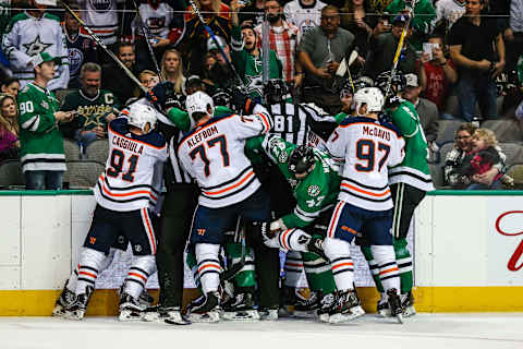 DALLAS, TX – NOVEMBER 18: A pushing and shoving match breaks out during the game between the Dallas Stars and the Edmonton Oilers on November 18, 2017 at the American Airlines Center in Dallas, Texas. Dallas defeats Edmonton 6-3.(Photo by Matthew Pearce/Icon Sportswire via Getty Images)