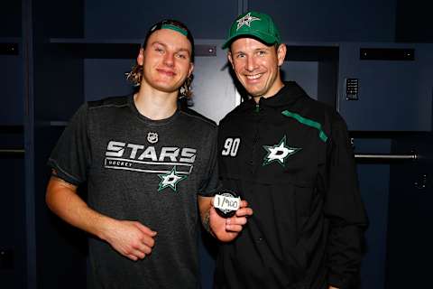 NEW YORK, NEW YORK – NOVEMBER 18: Jason Spezza #90 of the Dallas Stars poses for a photo after collecting his 900th point on Roope Hintz #24 first NHL goal against the New York Islanders at Barclays Center on November 18, 2018 in the Brooklyn borough of New York City. (Photo by Mike Stobe/NHLI via Getty Images)