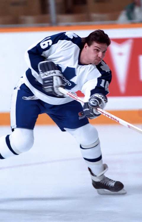 TORONTO, ON – JANUARY 19: Ed Olczyk #16 of the Toronto Maple Leafs skates against the Minnesota North Stars during NHL game action on January 19, 1989 at Maple Leaf Gardens in Toronto, Ontario, Canada. Toronto tied Minnesota 3-3. (Photo by Graig Abel/Getty Images)