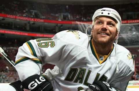 PHILADELPHIA – NOVEMBER 24: Sean Avery #16 of the Dallas Stars skates against the Phildelphia Flyers on November 24, 2008 at the Wachovia Center in Philadelphia, Pennsylvania. (Photo by Bruce Bennett/Getty Images)