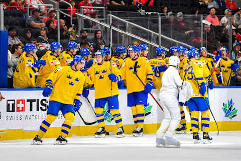 EDMONTON, AB – AUGUST 20: Members of Team Sweden skate by the bench to celebrate a second period goal by Isak Rosen #23 against Team Czechia during the 2022 IIHF World Junior Championship bronze medal game at Rogers Place on August 20, 2022 in Edmonton, Alberta, Canada. (Photo by Andy Devlin/Getty Images)