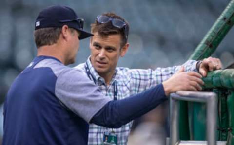 Seattle Mariners general manager Jerry Dipoto talks with manager Scott Servais. (Photo by Stephen Brashear/Getty Images)