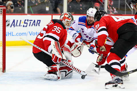 NEWARK, NJ – DECEMBER 21: New Jersey Devils goalie Cory Schneider (35) during the first period of the National Hockey League game between the New Jersey Devils and the New York Rangers on December 21, 2017, at the Prudential Center in Newark, NJ. (Photo by Rich Graessle/Icon Sportswire via Getty Images)