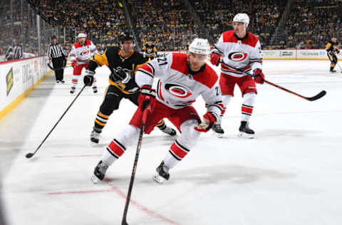 PITTSBURGH, PA – MARCH 31: Nino Niederreiter #21 of the Carolina Hurricanes moves the puck in front of Matt Cullen #7 of the Pittsburgh Penguins at PPG Paints Arena on March 31, 2019 in Pittsburgh, Pennsylvania. (Photo by Joe Sargent/NHLI via Getty Images)