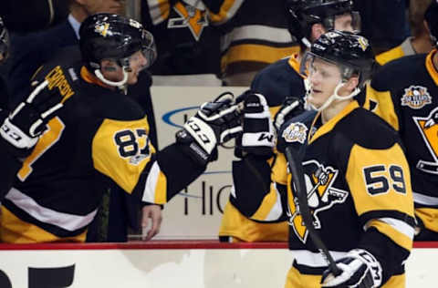 NHL Power Rankings: Pittsburgh Penguins center Sidney Crosby (87) congratulates center Jake Guentzel (59) on his goal against the Calgary Flames during the third period at the PPG PAINTS Arena. Calgary won 3-2 in a shootout. Mandatory Credit: Charles LeClaire-USA TODAY Sports