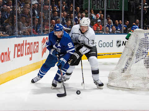 TORONTO, ON – OCTOBER 15: John Tavares #91 of the Toronto Maple Leafs battle for the puck against Dion Phaneuf #3 of the Los Angeles Kings during the second period at the Scotiabank Arena on October 15, 2018 in Toronto, Ontario, Canada. (Photo by Kevin Sousa/NHLI via Getty Images)