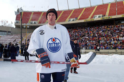 EDMONTON - NOVEMBER 17: Wayne Gretzky #99 of the Edmonton Oilers alumni skates out to the rink , for the upcoming Heritage Classic hockey game November 21, 2003 in Edmonton, Alberta. (Photo By Dave Sandford/Getty Images)