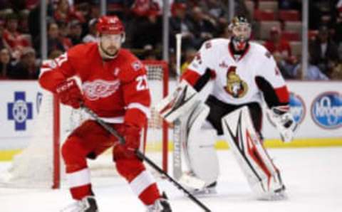 Detroit Red Wings left wing Tomas Tatar (21) looks for the puck in Detroit Red and White (Raj Mehta-USA TODAY Sports)