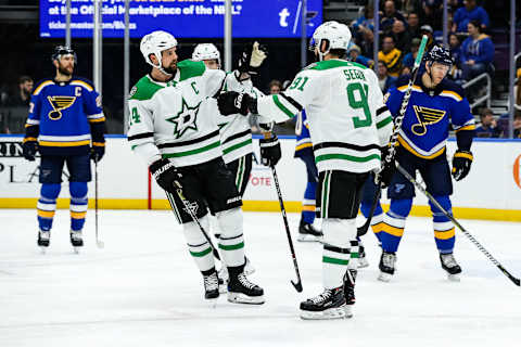 ST. LOUIS, MO – JANUARY 08: Dallas Stars’ Tyler Seguin, right, is congratulated after he scores a goal by Jamie Benn during the first period of an NHL hockey game between the St. Louis Blues and the Dallas Stars on January 8, 2019, at the Enterprise Center in St. Louis, MO. (Photo by Tim Spyers/Icon Sportswire via Getty Images)