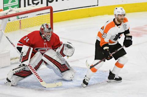 PHILADELPHIA, PA – JANUARY 03: Philadelphia Flyers Left Wing Claude Giroux (28) sets a screen in front of Carolina Hurricanes Goalie Petr Mrazek (34) during the game between the Carolina Hurricanes and the Philadelphia Flyers on January 3, 2019, at the Wells Fargo Center in Philadelphia, PA. (Photo by Andy Lewis/Icon Sportswire via Getty Images)