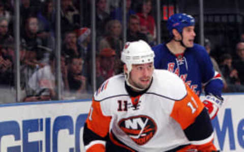 Former NY Islanders forward Nate Thompson calls it a career after 15 seasons