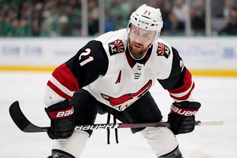 Derek Stepan #21 of the Arizona Coyotes. (Photo by Tom Pennington/Getty Images)