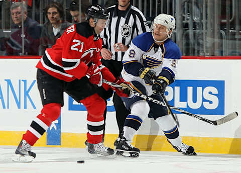 Paul Kariya #9 of the St. Louis Blues skates against Rob Niedermayer #21 of the New Jersey Devils (Photo by Jim McIsaac/Getty Images)