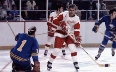 Alex Delvecchio #10 the Detroit Red Wings (Photo by Robert Shaver/Bruce Bennett Collection/Bruce Bennett Studios via Getty Images)