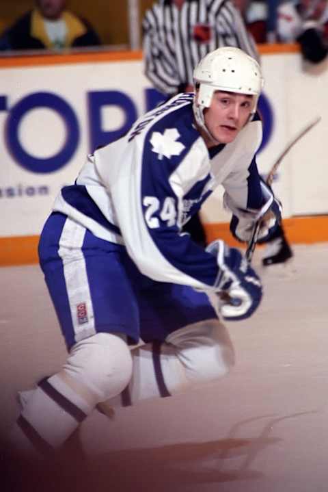 TORONTO, ON – NOVEMBER 4: Scott Thornton #24 of the Toronto Maple Leafs (Photo by Graig Abel/Getty Images)