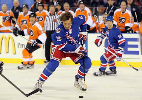 PHILADELPHIA, PA – DECEMBER 31: Ron Duguay #10 of the New York Rangers controls the puck against the Philadelphia Flyers during the 2012 Bridgestone NHL Winter Classic Alumni Game on December 31, 2011 at Citizens Bank Park in Philadelphia, Pennsylvania. (Photo by Jim McIsaac/Getty Images)