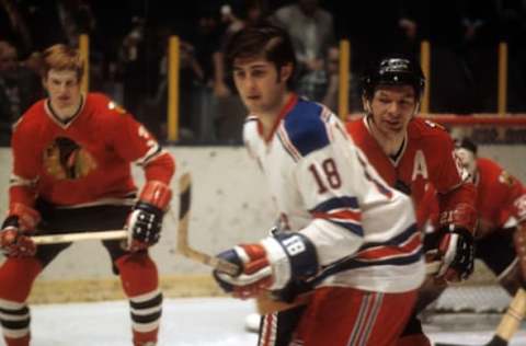 NEW YORK, NY – 1972: Stan Mikita #21 of the Chicago Blackhawks and Walt Tkzczuk #18 of the New York Rangers follow the puck circa 1972 at the Madison Square Garden in New York, New York. (Photo by Melchior DiGiacomo/Getty Images)