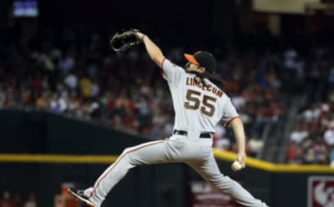 PHOENIX, AZ – SEPTEMBER 25: Starting pitcher Tim Lincecum #55 of the San Francisco Giants pitches against the Arizona Diamondbacks during the Major League Baseball game at Chase Field on September 25, 2011 in Phoenix, Arizona. The Diamondbacks defeated Giants 5-2. (Photo by Christian Petersen/Getty Images)