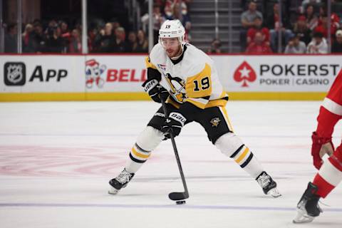 DETROIT, MICHIGAN – OCTOBER 18: Reilly Smith #19 of the Pittsburgh Penguins skates against the Detroit Red Wings at Little Caesars Arena on October 18, 2023 in Detroit, Michigan. (Photo by Gregory Shamus/Getty Images)