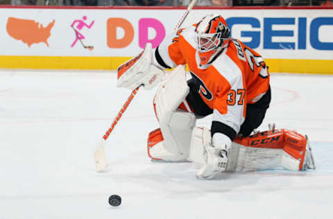 PHILADELPHIA, PA – NOVEMBER 13: Brian Elliott #27 of the Philadelphia Flyers reacts to a shot on goal by the Florida Panthers on November 13, 2018 at the Wells Fargo Center in Philadelphia, Pennsylvania. (Photo by Len Redkoles/NHLI via Getty Images)