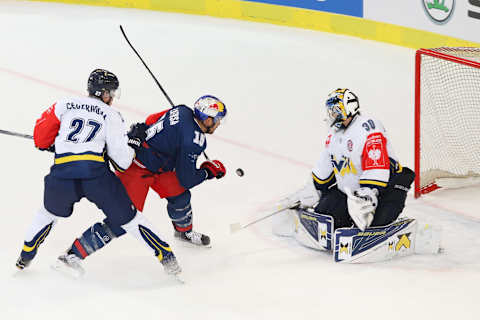 SALZBURG, AUSTRIA – SEPTEMBER 07: Jacob Cederholm of HV71 Jonkoping, Manuel Latusa of EC Red Bull Salzburg and Linus Soderstrom of HV71 Jonkoping during the Champions Hockey League match between Red Bull Salzburg and HV71 Jonkoping at Eisarena Salzburg on September 7, 2016 in Salzburg, Austria. (Photo by GEPA pictures/EC Red Bull Salzburg/ Champions Hockey League via Getty Images)