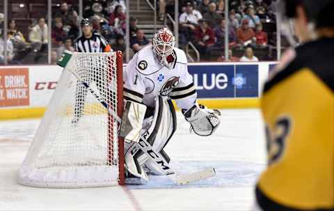 HERSHEY, PA – NOVEMBER 28: Hershey Bears goalie Ilya Samsonov (1) faces a shooter in the corner during the Wilkes-Barre/Scranton Penguins at Hershey Bears on November 28, 2018 at the Giant Center in Hershey, PA. (Photo by Randy Litzinger/Icon Sportswire via Getty Images)