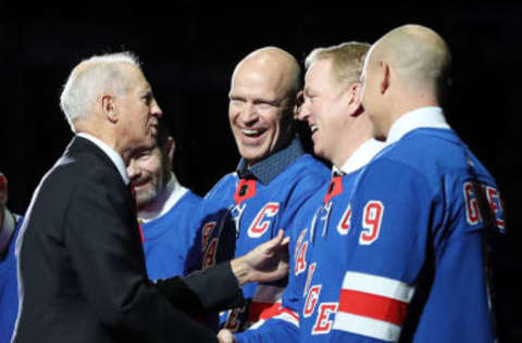 Former New York Rangers Jean Ratelle speaks with former players Mark Messier, Brian Leetch, and Adam Graves (Photo by Elsa/Getty Images)