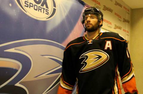 ANAHEIM, CA: Ryan Kesler #17 of the Anaheim Ducks walks from the locker room towards the ice to warm up before the game against the Vancouver Canucks on October 12, 2015. (Photo by Debora Robinson/NHLI via Getty Images)