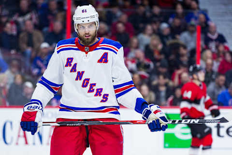 OTTAWA, ON – FEBRUARY 17: New York Rangers Left Wing Rick Nash (61) after a whistle during second period National Hockey League action between the New York Rangers and Ottawa Senators on February 17, 2018, at Canadian Tire Centre in Ottawa, ON, Canada. (Photo by Richard A. Whittaker/Icon Sportswire via Getty Images)