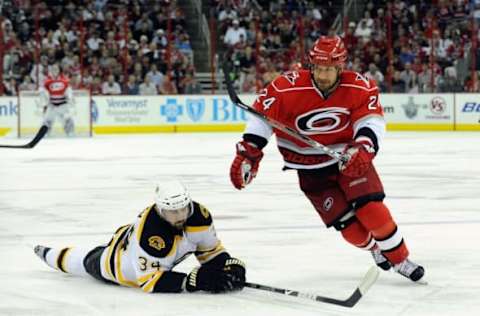 Scott Walker, Carolina Hurricanes, Shane Hnidy, Boston Bruins. (Photo by Grant Halverson/Getty Images)