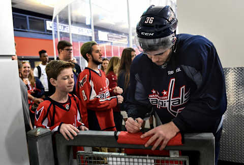 ARLINGTON, VA – JUNE 30:Washington Capitals defensive prospect Connor Hobbs signs autographs for fans after practice during the Washington Capitals Development Camp at Kettler IcePlex on Friday, June 30, 2017. (Photo by Toni L. Sandys/The Washington Post via Getty Images)