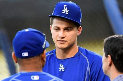 Oct 17, 2016; Los Angeles, CA, USA; Los Angeles Dodgers shortstop Corey Seager (middle) talks with manager 