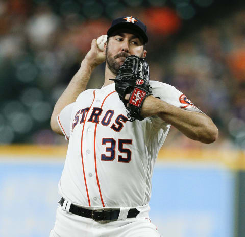 HOUSTON, TX – AUGUST 09: Justin Verlander #35 of the Houston Astros pitches in the first inning against the Seattle Mariners at Minute Maid Park on August 9, 2018 in Houston, Texas. (Photo by Bob Levey/Getty Images)