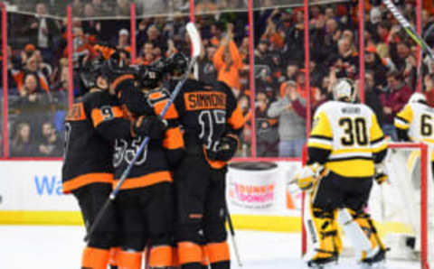 Mar 15, 2017; Philadelphia, PA, USA; Philadelphia Flyers right wing Wayne Simmonds (17) celebrates his goal with teammates against Pittsburgh Penguins goalie Matt Murray (30) during the second period at Wells Fargo Center. Mandatory Credit: Eric Hartline-USA TODAY Sports