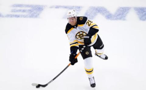 TORONTO, ONTARIO – AUGUST 09: Ondrej Kase #28 of the Boston Bruins warms up prior to an Eastern Conference Round Robin game against the Washington Capitals during the 2020 NHL Stanley Cup Playoffs at Scotiabank Arena on August 09, 2020 in Toronto, Ontario, Canada. (Photo by Andre Ringuette/Freestyle Photo/Getty Images)