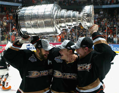 ANAHEIM, CA – JUNE 06: (L-R) Dustin Penner #17, Ryan Getzlaf #15 and Corey Perry #10 of the Anaheim Ducks celebrate lifting the Stanley Cup (Photo by Dave Sandford/Getty Images)