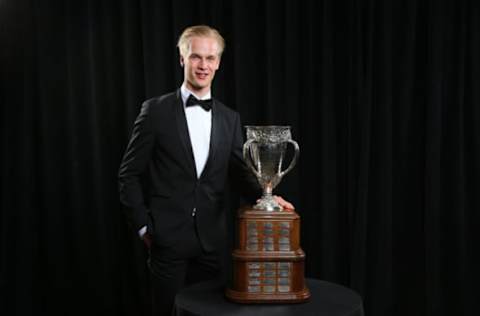 LAS VEGAS, NEVADA – JUNE 19: Elias Pettersson of the Vancouver Canucks poses with the Calder Memorial Trophy awarded to the player selected as the most proficient in his first year of competition during the 2019 NHL Awards at the Mandalay Bay Events Center on June 19, 2019 in Las Vegas, Nevada. (Photo by Andre Ringuette/NHLI via Getty Images)