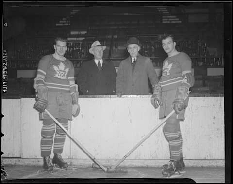 Toronto Maple Leafs – from left to right: Syl Apps, Conn Smythe, Coach Dick Irvin, Gord Drillon