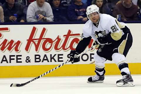 Nov 27, 2015; Columbus, OH, USA; Pittsburgh Penguins right wing Phil Kessel (81) skates with the puck against the Columbus Blue Jackets during the first period at Nationwide Arena. Mandatory Credit: Russell LaBounty-USA TODAY Sports