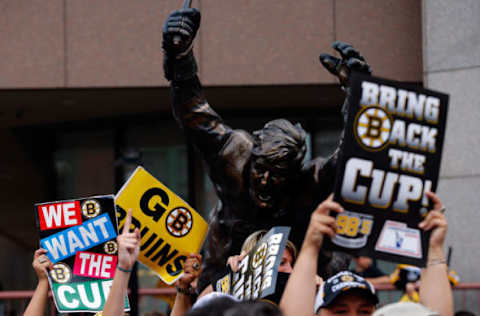 BOSTON, MA – JUNE 24: Fans hold up signs in front of the bobby Orr STatue outside the arena prior to the Boston Bruins hosting the Chicago Blackhawks in Game Six of the 2013 NHL Stanley Cup Final at TD Garden on June 24, 2013 in Boston, Massachusetts. (Photo by Jared Wickerham/Getty Images)