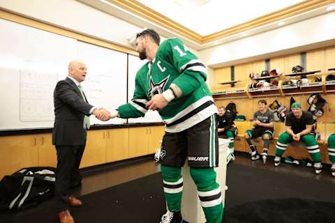 DALLAS, TX – OCTOBER 4: Jim Montgomery, head coach of the Dallas Stars is congratulated on his first win by Stars captain Jamie Benn #14 of the Dallas Stars against the Arizona Coyotes at the American Airlines Center on October 4, 2018 in Dallas, Texas. (Photo by Glenn James/NHLI via Getty Images)