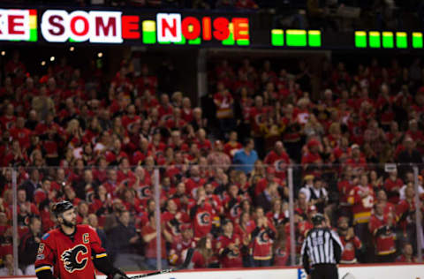 CALGARY, AB – APRIL 19: The crowd gets behind Calgary Flames (Photo by Clint Trahan/Icon Sportswire via Getty Images)